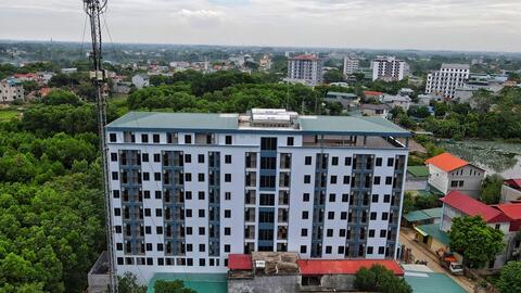 Cận cảnh chung cư mini ở Hà Nội xây vượt nhiều tầng bị "tuýt còi"