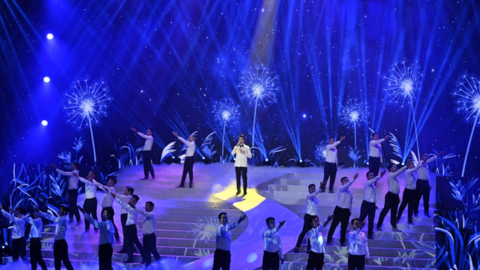 Phó Chủ tịch Ngân hàng SHB Đỗ Quang Vinh gây bão mạng với giọng hát sâu lắng và visual ‘tổng tài’ cực ấn tượng