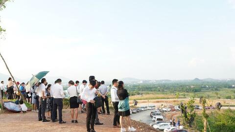 Nhà đầu tư có thể bỏ lỡ cơ hội mua bất động sản với giá “hời” nếu còn chờ đợi?