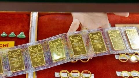 Giá vàng nhẫn tròn trơn rớt mạnh, mất mốc 62 triệu đồng/lượng