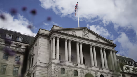 Các ngân hàng lớn ở phương Tây đồng loạt giữ nguyên lãi suất