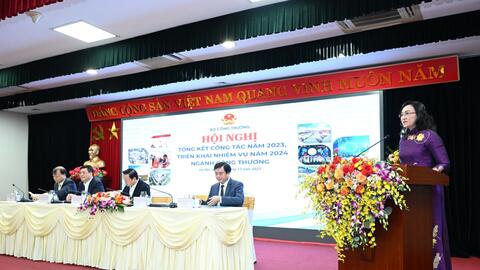 Việt Nam tiếp tục xuất siêu 8 năm liên tiếp, tăng gấp 3 lần năm 2022