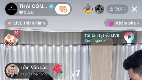 Phiên livestream đầu tiên của NTK triệu đô Thái Công: Lượt người xem cực khủng, phút cuối tung sản phẩm chỉ 99 nghìn đồng, ai cũng mua được!