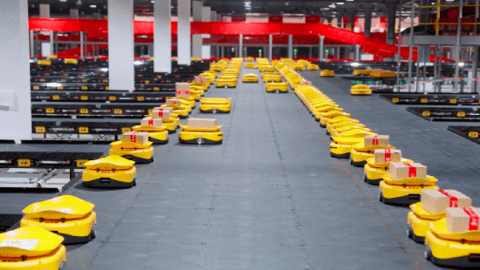 Viettel Post dùng 200 robot chia hàng thay con người: Làm việc được trong bóng tối, không cần điều hòa, sản lượng tăng 3,5 lần, nhân sự giảm 60%