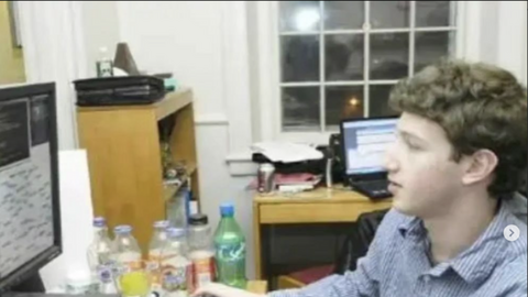 Mark Zuckerberg khoe ảnh kỷ niệm Facebook 20 năm tuổi