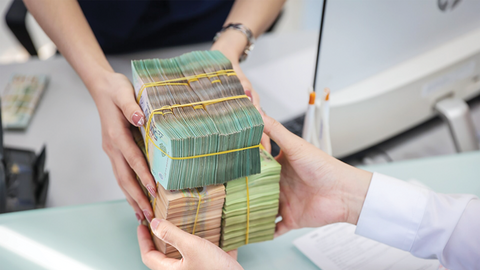 Lãi suất liên ngân hàng tăng mạnh, NHNN tiếp tục bơm thanh khoản