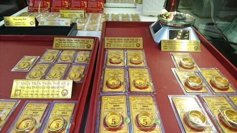 Người đầu tư vàng lãi đậm 1 năm qua, gấp nhiều lần gửi tiết kiệm ngân hàng