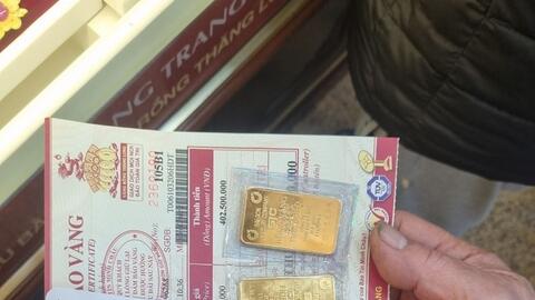 Vì sao giá vàng đột ngột giảm sốc?