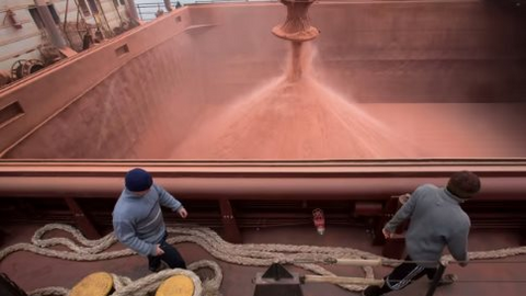 Không phải dầu thô, một mặt hàng quan trọng từ Nga tăng mạnh xuất khẩu về Việt Nam: Tăng 3.600% trong 2 tháng, phương Tây phải miễn trừng phạt vì quá phụ thuộc