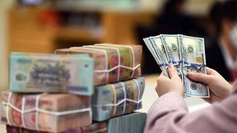 Lãi suất tiết kiệm tăng đồng loạt, dòng tiền sẽ sớm quay lại ngân hàng?