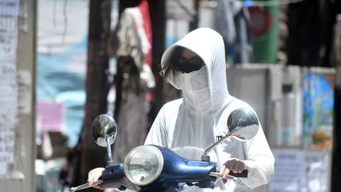 Hà Nội ngày nắng nóng gay gắt, chiều tối và đêm có mưa rào