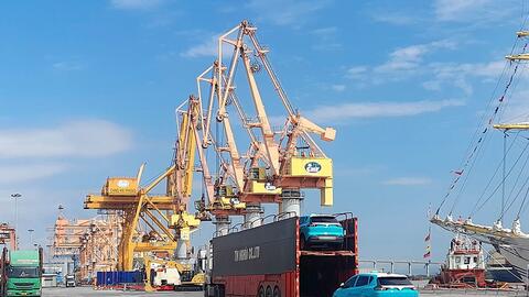 VinFast xuất khẩu lô 1.000 ô tô điện tay lái nghịch đầu tiên sang Indonesia