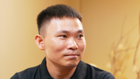 CEO Bệnh viện đồ da bỏ công việc nhiều người ước, đi đánh giày vì đam mê