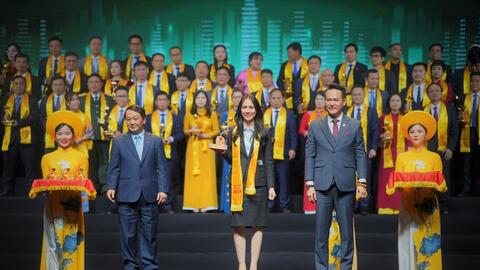 PVcomBank xuất sắc lọt Top 100 Sao Vàng đất Việt 2024
