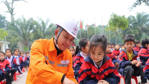 EVNNPC đảm bảo cung ứng điện phát triển kinh tế - xã hội