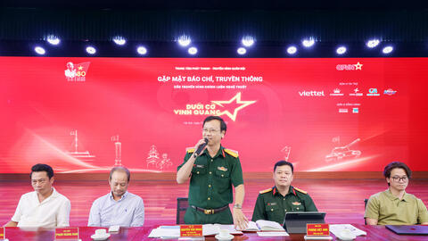 “Dưới cờ vinh quang” - Bản hùng ca về lòng yêu nước