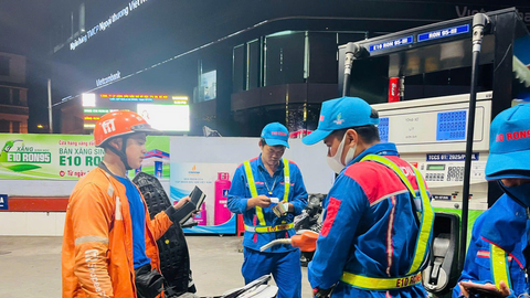 Giá xăng dầu hôm nay 14/08/2025: Chìm trong sắc đỏ