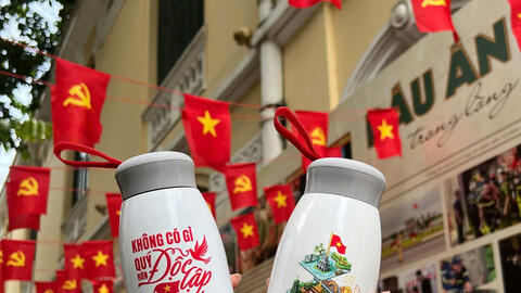 Thị trường quà tặng đang 'nóng' cùng lễ kỷ niệm 80 năm Quốc khánh 2/9