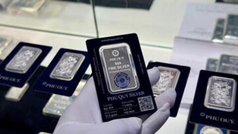 Giá bạc hôm nay 18/8/2025: Bạc neo ở mức cao