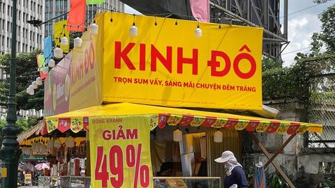 TP. Hồ Chí Minh: Bánh trung thu hạ giá sốc, kích cầu mạnh