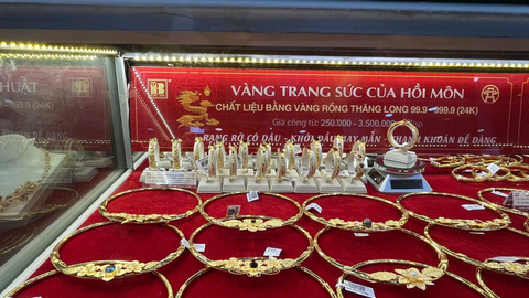 Giá vàng hôm nay 03/10/2025: Chạm kỷ lục mới