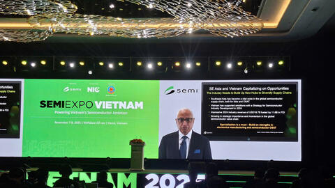 Phó Thủ tướng Nguyễn Chí Dũng dự lễ khai mạc triển lãm ngành bán dẫn
