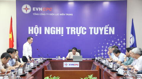 Hơn 1.300 nhân lực EVNCPC khẩn trương khôi phục cấp điện sau bão số 13