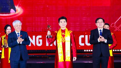 Top 10 Giải thưởng Sao Đỏ 2025: Doanh nhân Đỗ Quang Vinh "tỏa sáng"