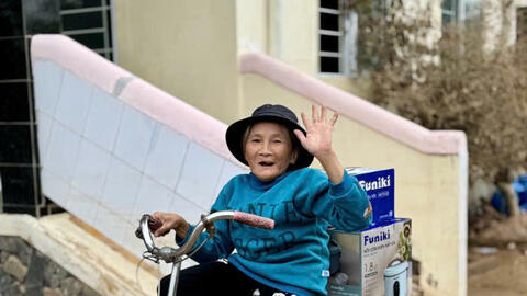 Hòa Phát tặng 100.000m2 tôn, hàng ngàn đồ dùng thiết yếu tại ở Đắk Lắk