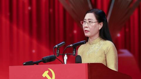 Tuyên dương Bí thư chi bộ xuất sắc và trao giải Búa liềm Vàng lần thứ X