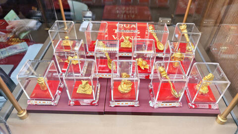 Giá vàng hôm nay 04/02/2026: Đảo chiều tăng, vượt mốc 4.900 USD