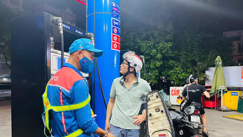 Giá xăng dầu hôm nay 6/2/2026: Giảm mạnh gần 3%