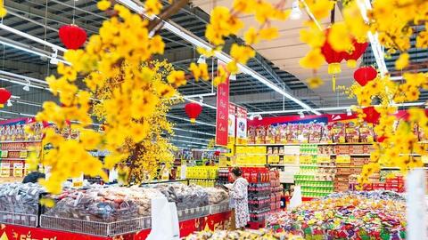 Mùng 5 Tết: Thị trường hàng hóa giữ nhịp ổn định