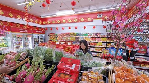 Thị trường hàng hóa mùng 2 tết Bính Ngọ: Sức mua phục hồi