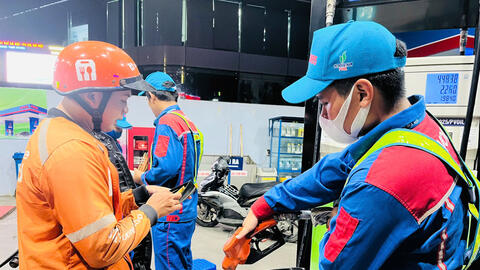 Giá xăng dầu hôm nay 21/2/2026: Quay đầu giảm