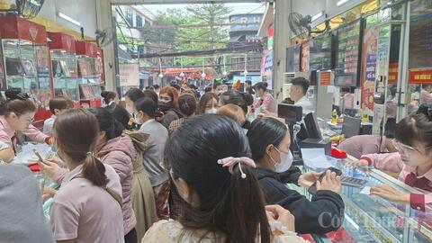 Đà Nẵng: Giá vàng cao, người dân chỉ mua 5 phân đến 1 chỉ lấy may