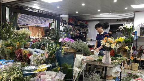 Thị trường hoa tươi, quà tặng ‘tăng nhiệt’ ngày Quốc tế Phụ nữ 8/3