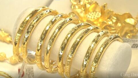 Giá vàng hôm nay (1/4): Neo cao hơn thế giới gần 30 triệu một lượng