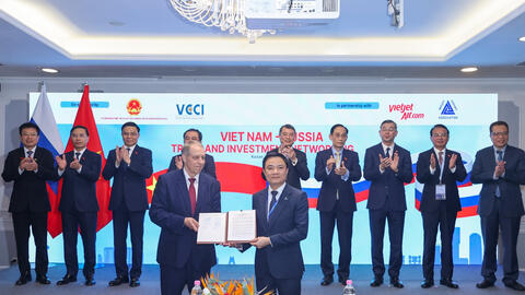Thủ tướng Lê Minh Hưng chứng kiến trao các văn kiện hợp tác giữa doanh nghiệp Việt Nam và Nga