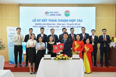 Long Châu hợp tác cùng Viện Kiểm nghiệm an toàn vệ sinh thực phẩm Quốc gia – Bộ Y tế, chủ động tiên phong tiến hành “kiểm tra kép vì sức khỏe người dân và khách hàng”