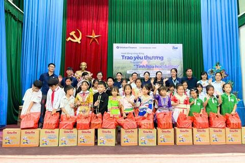 Shinhan Finance mang Trung thu ấm áp đến học sinh khó khăn tại Thái Nguyên