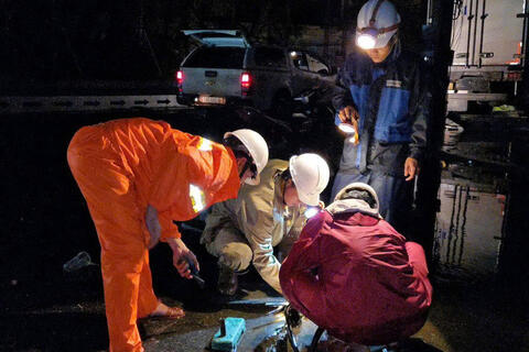 Hơn 1,6 triệu khách hàng miền Trung bị mất điện do ảnh hưởng bão số 13