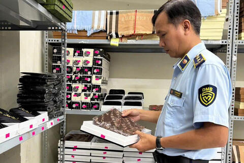 Quản lý thị trường Quảng Ngãi: Siết kiểm tra, xử lý vi phạm nhãn hiệu