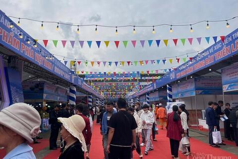 Giao thương sôi nổi tại Hội chợ Thương mại quốc tế Việt - Trung