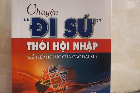 Ra mắt cuốn sách: Chuyện 'đi sứ' thời hội nhập