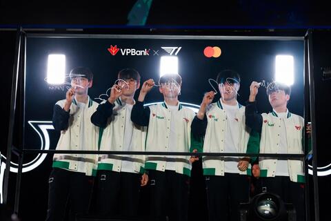 Cơ hội sở hữu thẻ tín dụng VPBank có chữ ký của T1