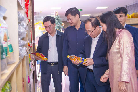 Khai trương phòng trưng bày sản phẩm OCOP quy mô lớn nhất tỉnh Nghệ An