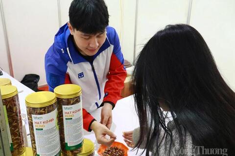 Tiêu dùng Tết 2026: Ưu tiên hàng Việt, thúc đẩy thị trường trong nước