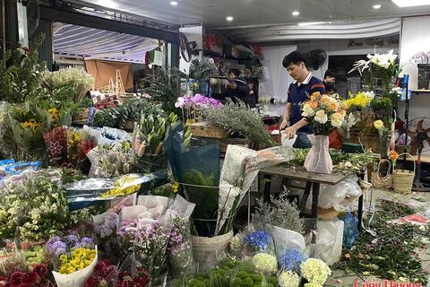 Thị trường hoa tươi, quà tặng ‘tăng nhiệt’ ngày Quốc tế Phụ nữ 8/3
