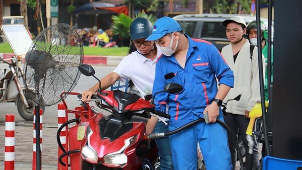 Giá xăng dầu hôm nay 20/3/2026: RON95-III vượt mốc 30.000 đồng/lít